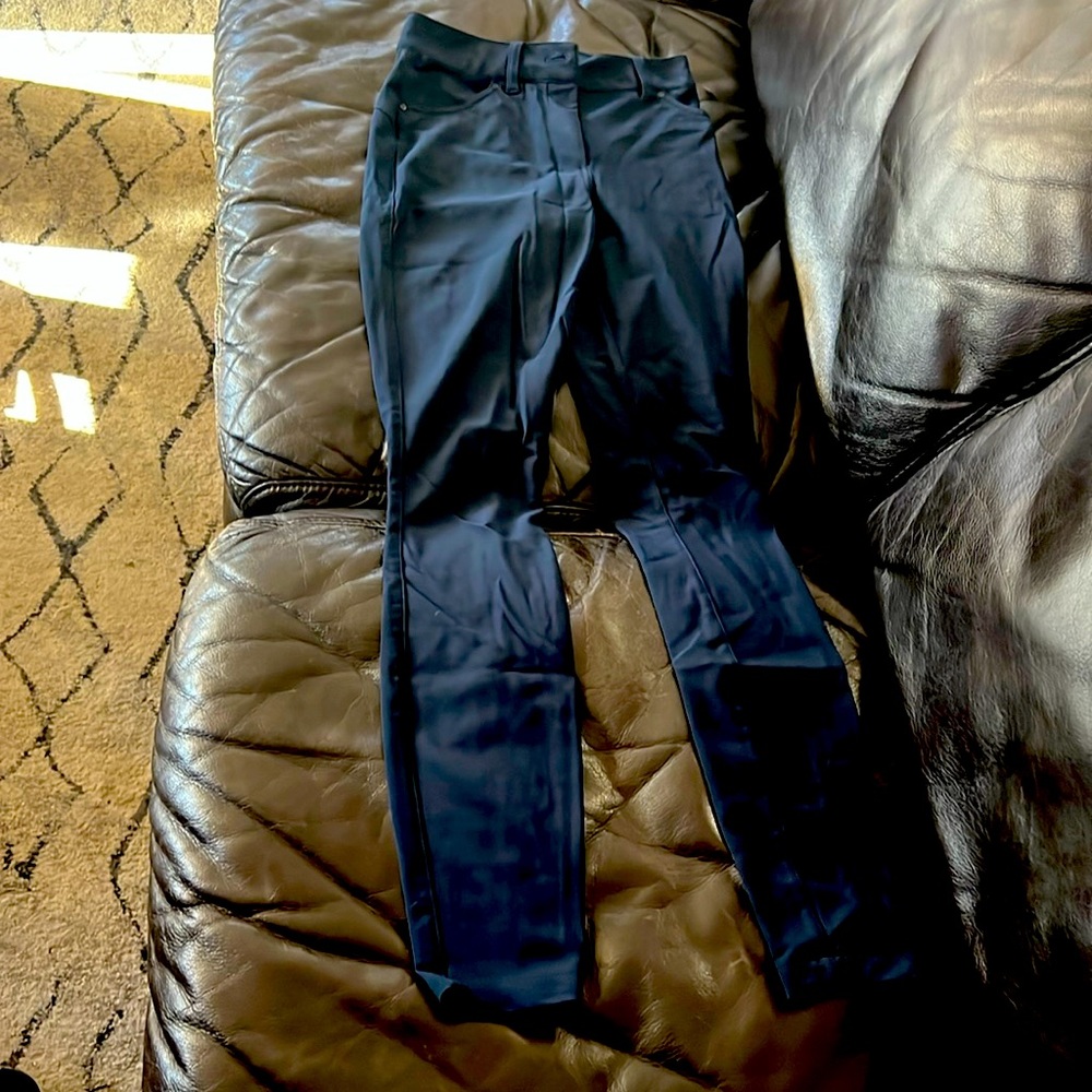 Lulu lemon navy pockets zipper button size 24 straight leg
